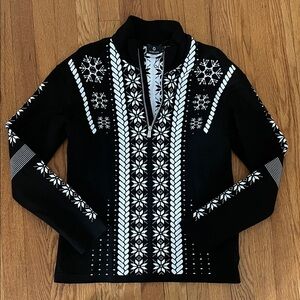 Women's Black and White Sweater Winter Ski Fitted Snowflakes